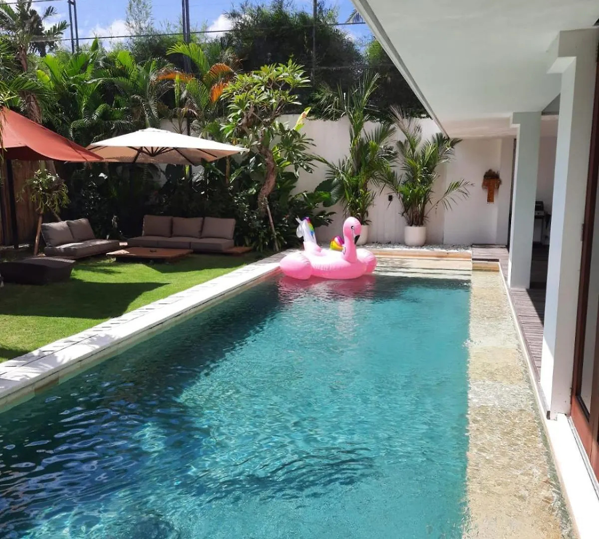Tatkala Villa Seminyak סמיניאק